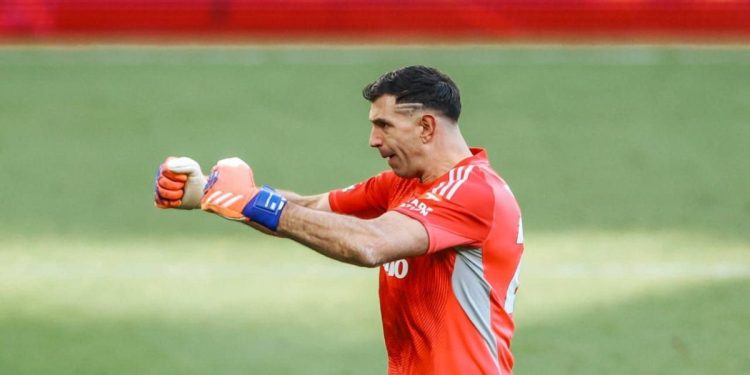 El Aston Villa del “Dibu” Martínez ganó y se consolida como escolta en la Premier League