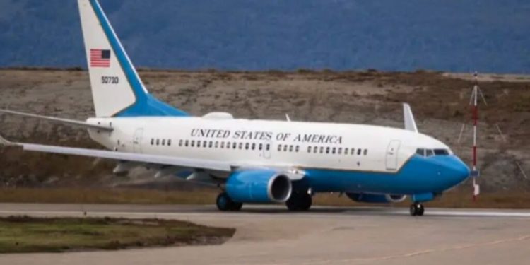 El Gobierno celebra la «visita» de al menos dos vuelos de aviones militares de EE UU sobre Argentina en menos de 72 horas