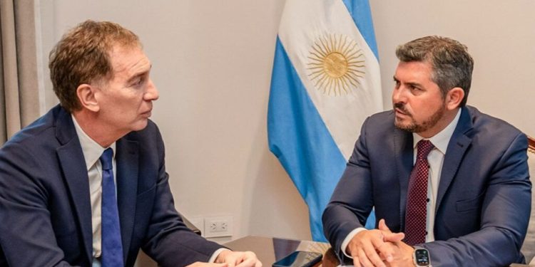 En búsqueda de respaldos para la reforma laboral, Santilli se reunió con Cornejo y Orrego