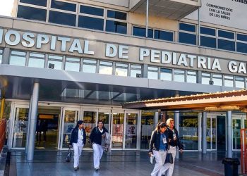 Hospital Garrahan: se anunciaron 70 despidos del personal de guardia médica y convocaron una concentración