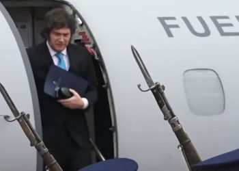 Javier Milei aterrizó en Paraguay para la firma del acuerdo entre el Mercosur y la Unión Europea