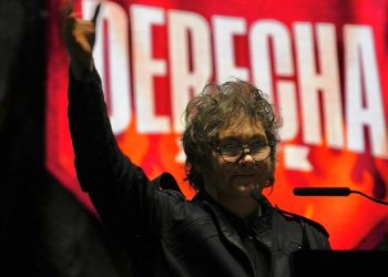 Javier Milei cantó en el show de Fátima Florez y cerró La Derecha Fest con un discurso enfocado en la batalla cultural