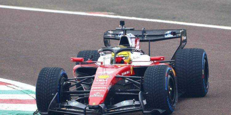 Papelón de Ferrari: tuvo una accidentada presentación y se le quedó el auto a Hamilton