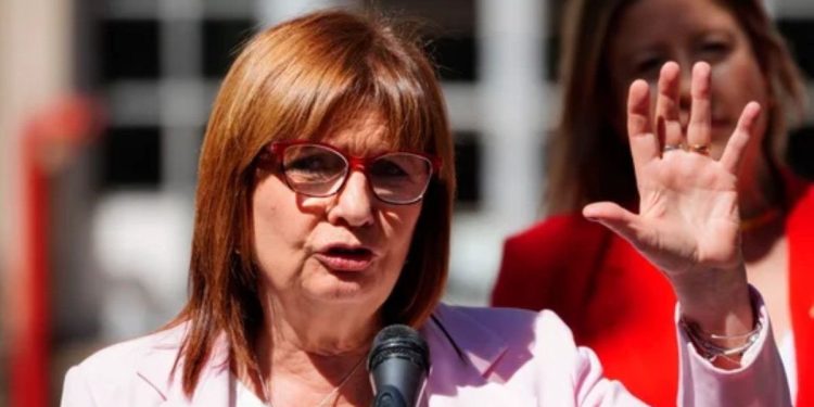 Patricia Bullrich aseguró que hay un tercer argentino detenido en Venezuela