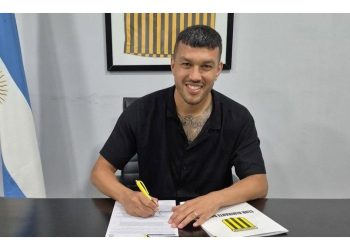 Quién es Gustavo Cabral, el jugador que compartió cancha con Messi y es el nuevo fichaje de Almirante Brown