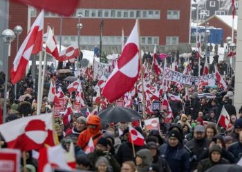 Reacción a las sanciones arancelarias de Donald Trump: marchas en Groenlandia y confrontación de Emmanuel Macron