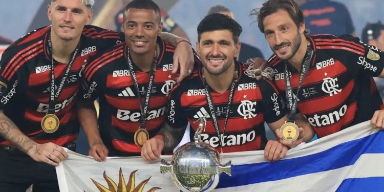 River sorprendió y realizó una oferta formal Matías Viña, jugador del Flamengo