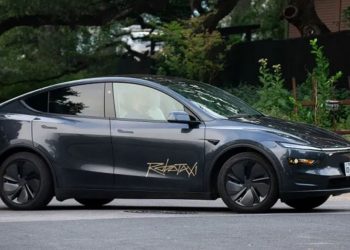 Tesla busca pisar fuerte en la conducción autónoma: más presencia de su robotaxi en Texas y descontinuación del Autopilot