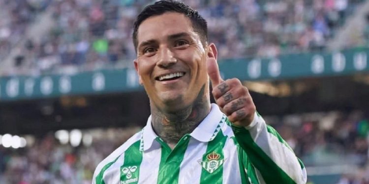 Un goleador argentino en Europa habló del posible interés de Boca