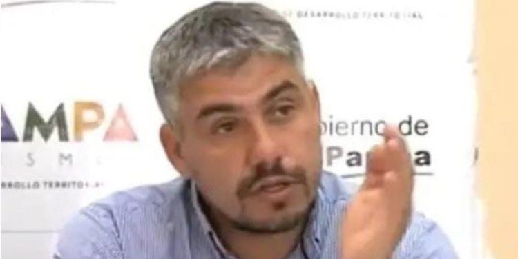 Un intendente de La Pampa murió tras un accidente con un camión en la ruta