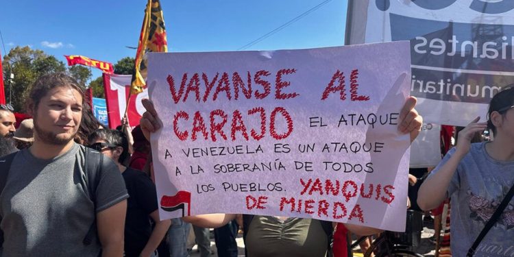 Venezuela en Buenos Aires: repudio ante la embajada yanqui y festejo en el Obelisco