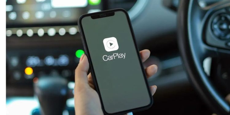 Apple integrará ChatGPT y otros IA generativas en la aplicación CarPlay