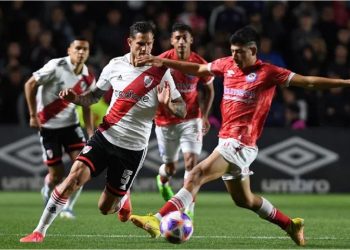Argentinos Juniors le gana a River en el entretiempo y Marcelo Gallardo fue expulsado