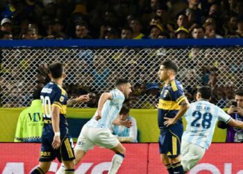 Boca empató con Racing y se fue silbado de la Bombonera