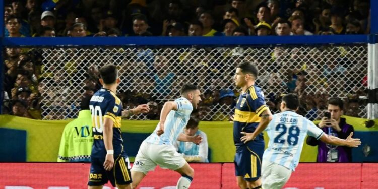 Boca empató con Racing y se fue silbado de la Bombonera