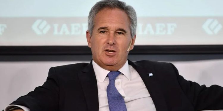 Cancillería niega irregularidades en contrato con la entidad que dirige la esposa de Sturzenegger