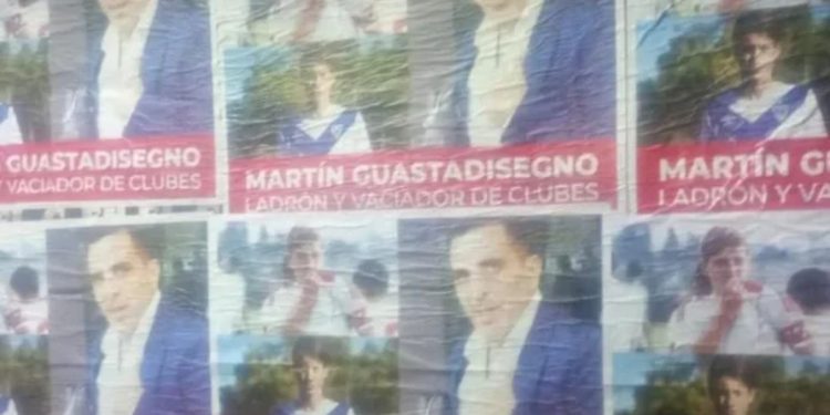 Carteles contra un representante reavivan el escándalo por la salida de juvenil de River