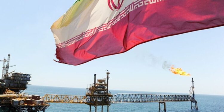 Comercio de petróleo: EEUU llama a evitar el Golfo mientras Irán analiza cerrar el Estrecho de Ormuz