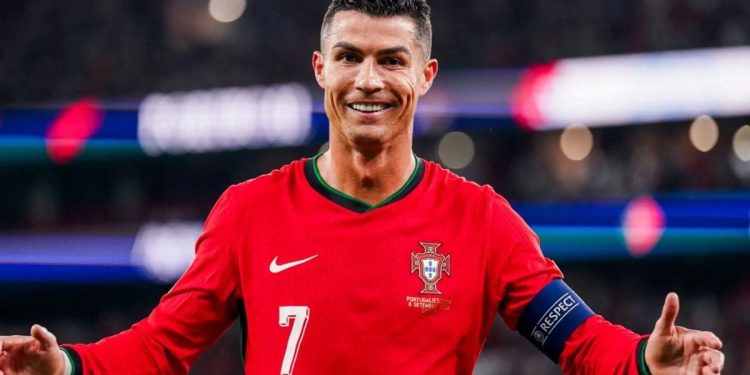 Cristiano Ronaldo cumple 41 años en medio de polémicas y cerca de los 1.000 goles