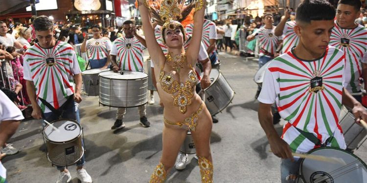 De Guaminí a Lincoln: un recorrido lleno de color y baile por los carnavales bonaerenses