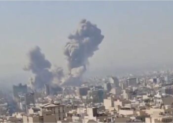 EEUU e Israel bombardearon Irán en una ofensiva dirigida contra el ayatolá Ali Jamenei
