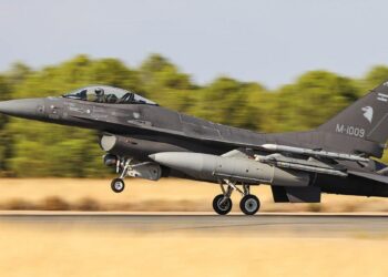 El Gobierno confirmó el contrato para los F-16 pero dijo que EEUU eligió a la empresa