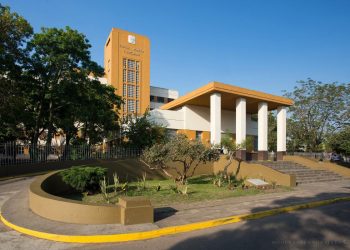 En medio de la privatización del Polideportivo Santojanni un informe evidenció el vaciamiento del Hospital