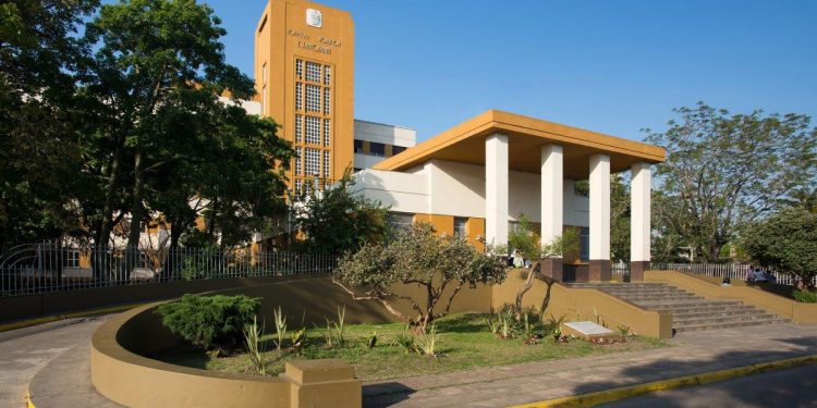 En medio de la privatización del Polideportivo Santojanni un informe evidenció el vaciamiento del Hospital