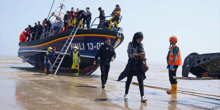 Europa endurece su política migratoria y recorta el derecho de asilo