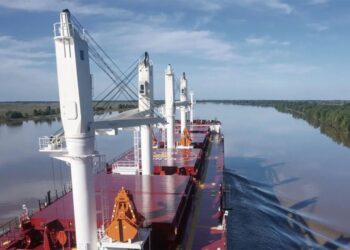 Hidrovía: historia del negocio millonario que abrió internas en el gobierno, movilizó el lobby empresarial y se define esta semana