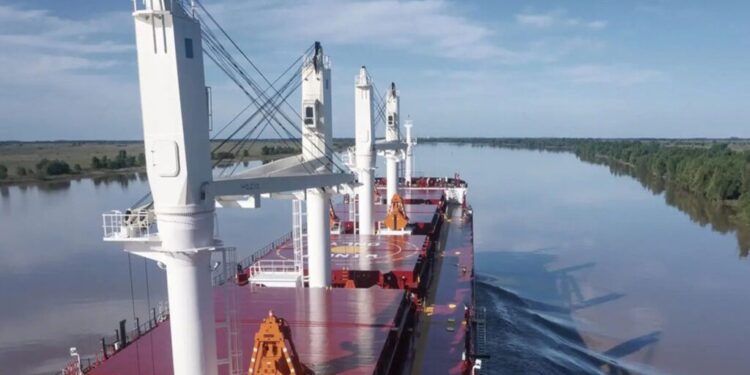 Hidrovía: historia del negocio millonario que abrió internas en el gobierno, movilizó el lobby empresarial y se define esta semana