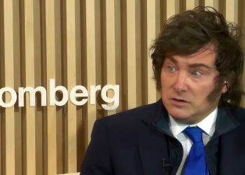 Human Rights Watch alertó por ataques de Javier Milei contra la prensa y advirtió un retroceso en la libertad de expresión