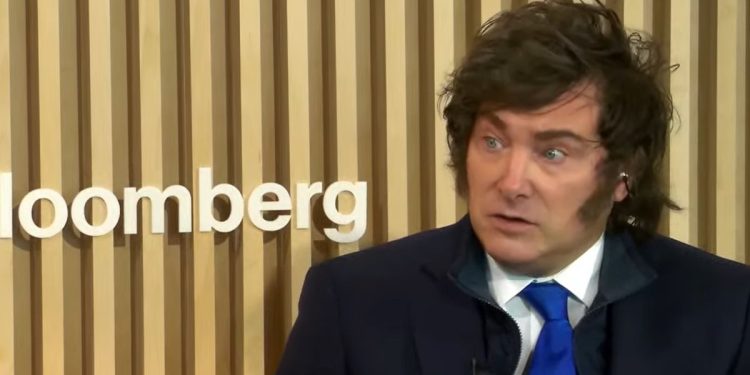 Human Rights Watch alertó por ataques de Javier Milei contra la prensa y advirtió un retroceso en la libertad de expresión