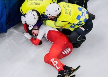 Juegos Olímpicos de invierno: la polaca Kamila Sellier salió en camilla tras un brutal corte en el rostro