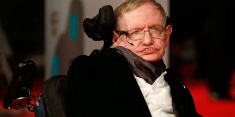 La familia de Stephen Hawking lo defiende y asegura que las dos mujeres de la foto en el caso Epstein son sus cuidadoras