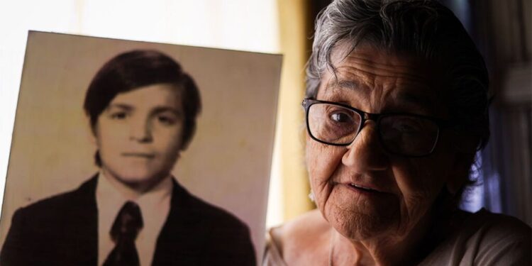 La “historia desobediente” que se abrazó con la madre de Floreal Avellaneda