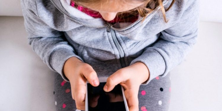 La mitad de los adultos no tiene tiempo para jugar con sus hijos