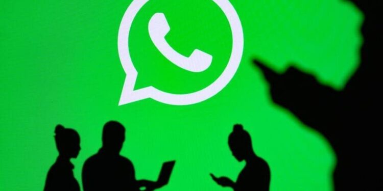 La nueva función de WhatsApp que permite compartir el historial en los chats grupales