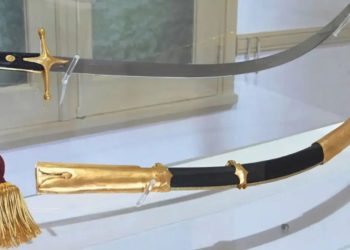 Los descendientes de Manuela Rosas pidieron frenar el traslado del sable corvo de San Martín