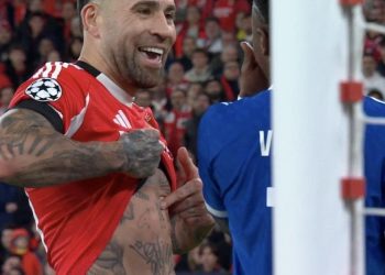 Nicolás Otamendi se cruzó con Vinicius y le mostró el tatuaje de la Copa del Mundo: “Esta no la tenes”
