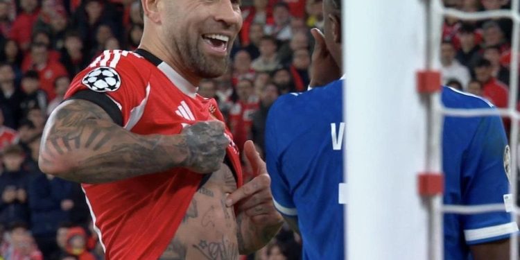 Nicolás Otamendi se cruzó con Vinicius y le mostró el tatuaje de la Copa del Mundo: “Esta no la tenes”