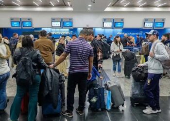 Nuevas fechas de paro de controladores aéreos: cómo afecta a los vuelos en la Argentina