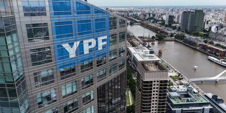 Nuevo revés para Argentina en el juicio por YPF: rechazan frenar el proceso de discovery sobre activos embargables