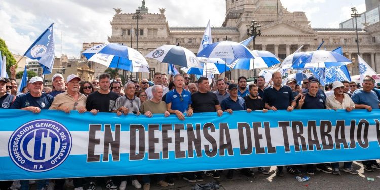 Otro guiño a la CGT: el Gobierno mantendrá la obligatoriedad de la cuota sindical