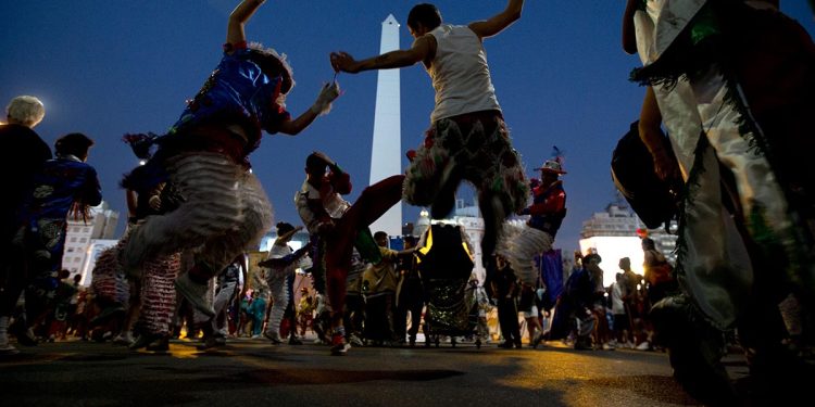 Por cuatro días locos: el pronóstico del clima para el finde XL de Carnaval