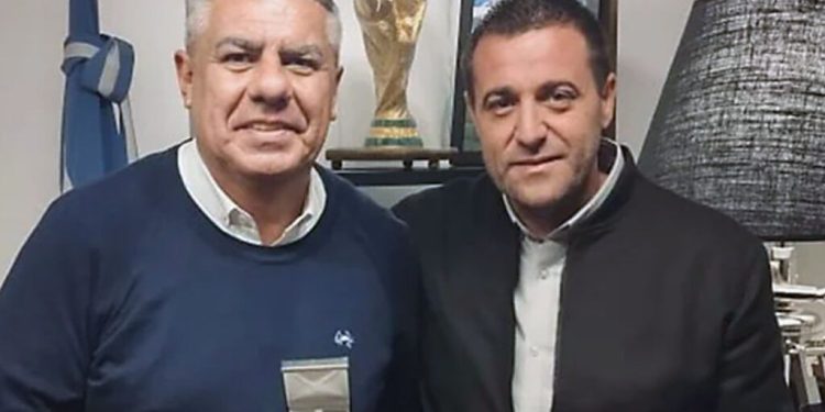 Se reactivó la línea del teléfono que el denunciante de la causa AFA habría tirado al mar tras un consejo de Carrió