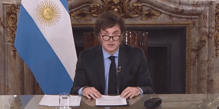 A las 19 horas, Milei recurre a la cadena nacional para capitalizar el fallo de Nueva York por YPF