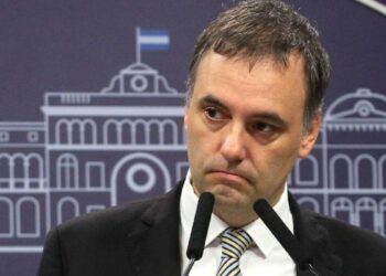 A pesar de las denuncias, el Gobierno nuevamente respalda a Manuel Adorni