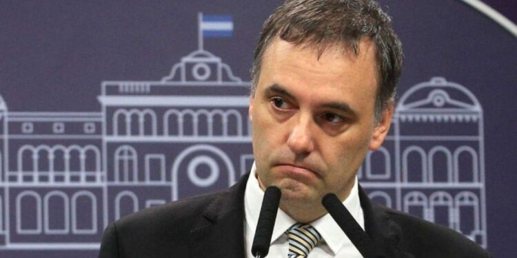 A pesar de las denuncias, el Gobierno nuevamente respalda a Manuel Adorni