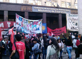 Ahora Jorge Macri va por los bachilleratos populares, tras el cierre de jardines maternales